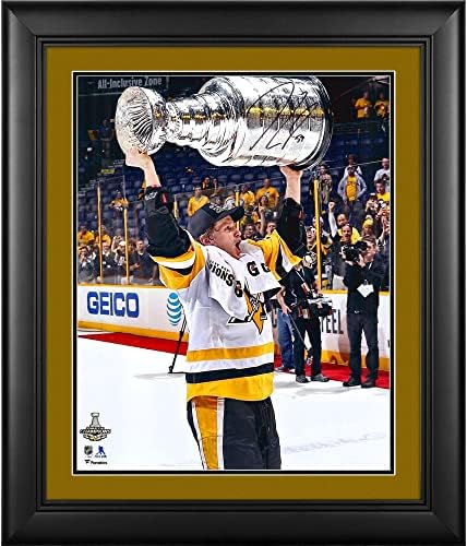 Jake Guentzel Pittsburgh Penguins Keretes Dedikált 16 x 20 Emelése Kupa Fénykép - Dedikált NHL-Fotók